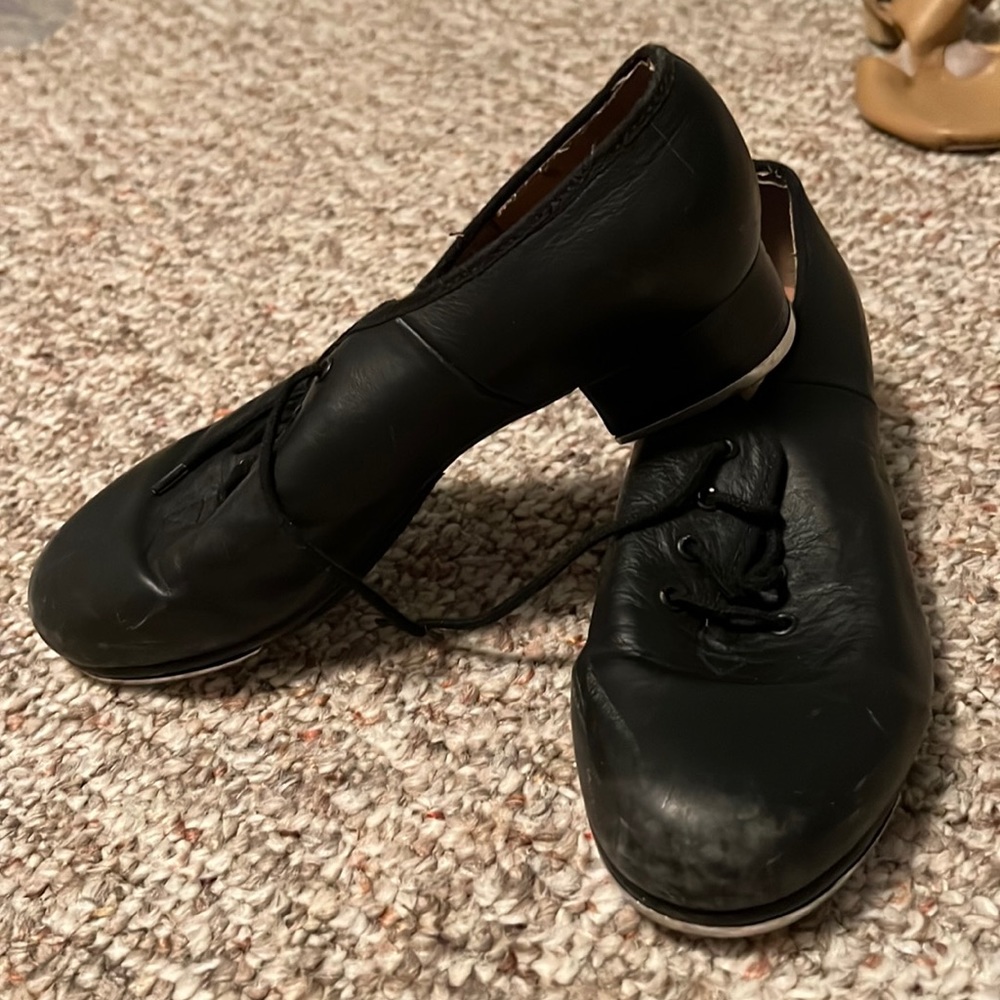 Bloch black tap shoes size 6